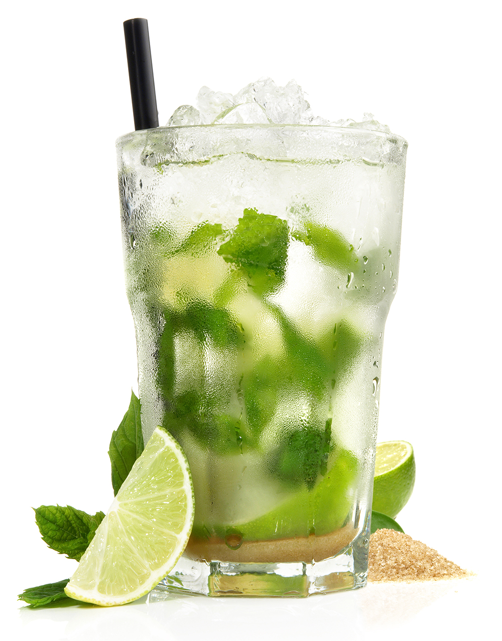 Mojito maison réalisé avec citron vert, menthe et sucre roux